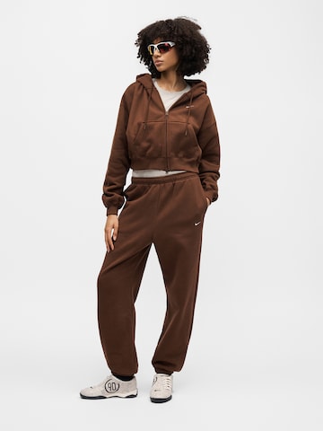 ruda Nike Sportswear Siaurėjantis Kelnės 'Studio Fleece'