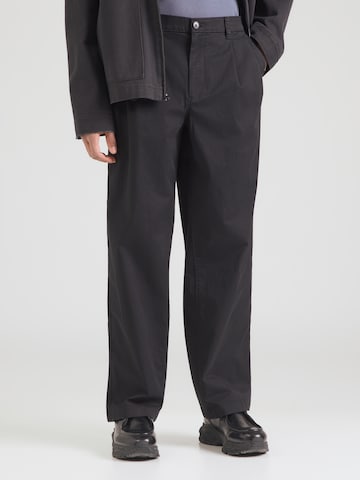 Calvin Klein Jeans Voľný strih Plisované nohavice - Čierna: predná strana