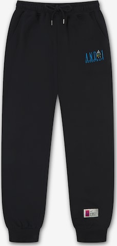 AND1 Tapered Toiminnalliset housut värissä musta: etupuoli