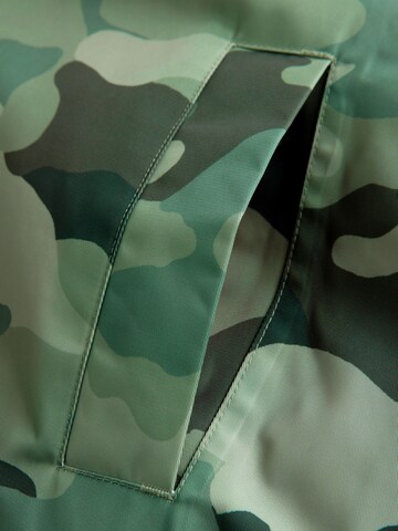 Next Mantel in Groen