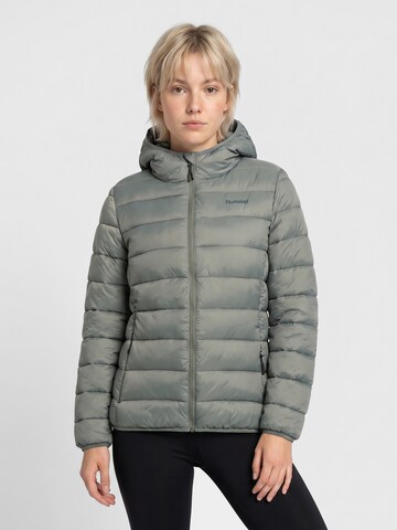 Veste d’hiver Hummel en gris : devant