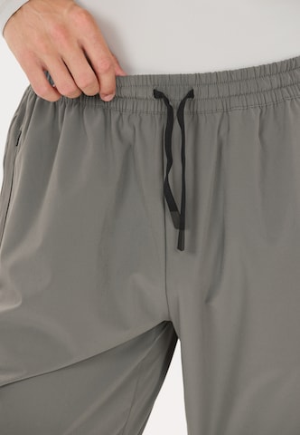 Virtus Tapered Sportbroek 'Benan V2' in Grijs