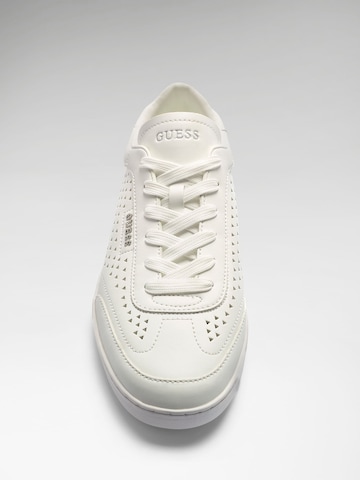 GUESS Sneaker in Weiß