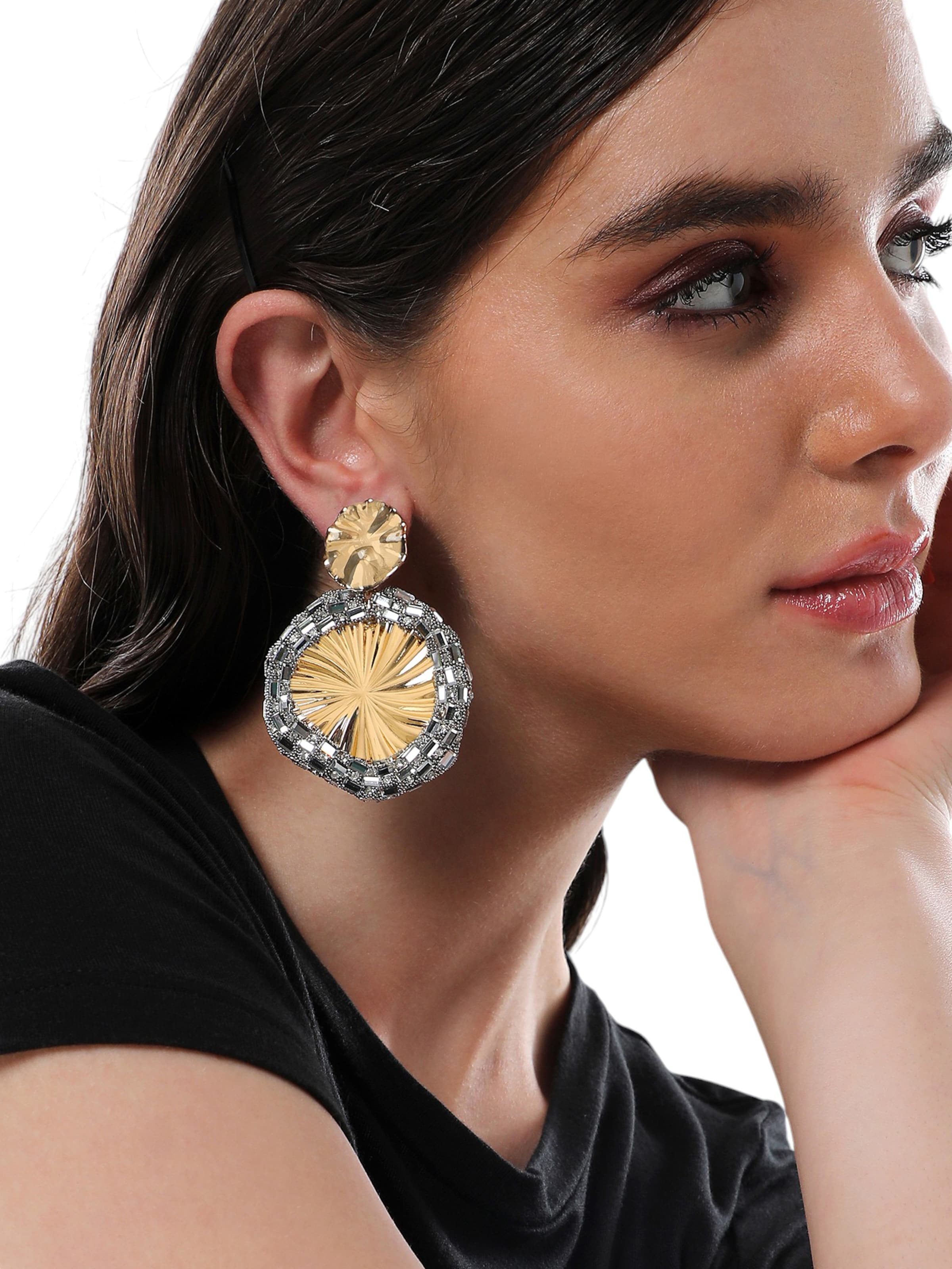 SOHI Náušnice ' Perdita ' - Zlatá: predná strana