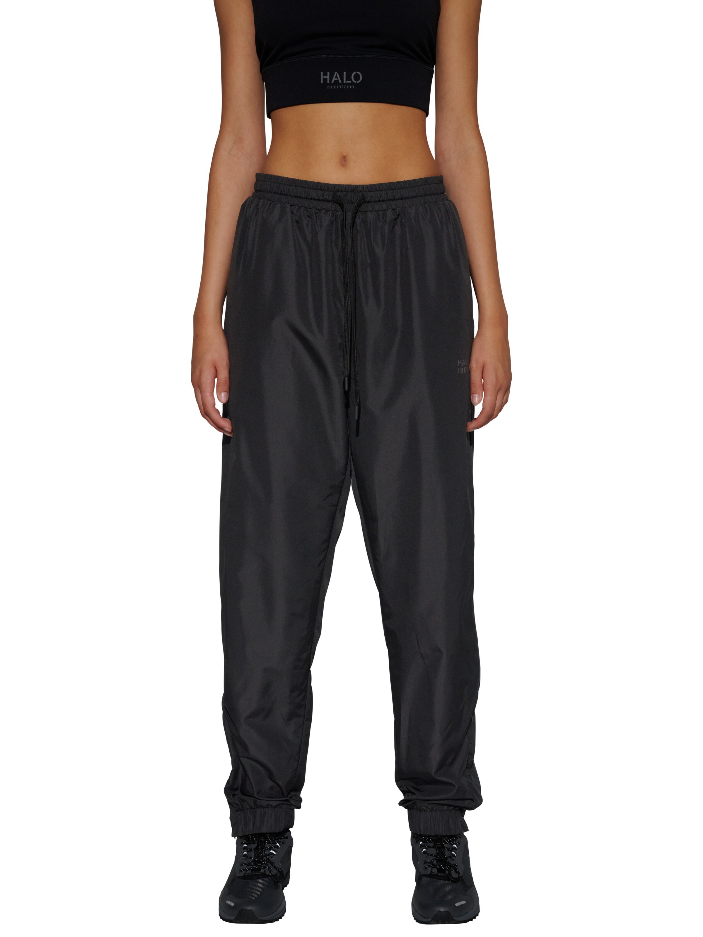HALO Tapered Broek in Zwart: voorkant