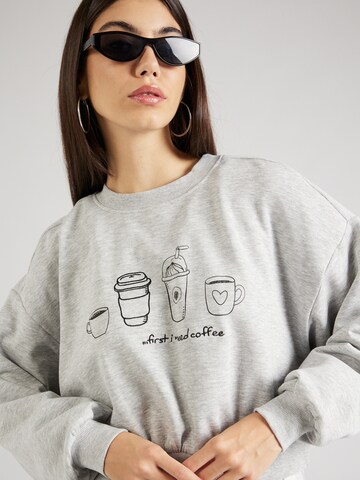 ONLY Sweatshirt 'CATE' in Grau