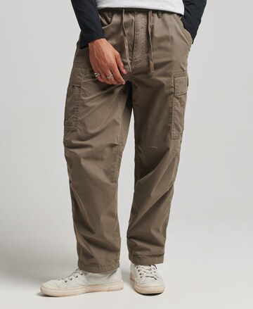 Superdry Loose fit Cargo Pants in Green: front