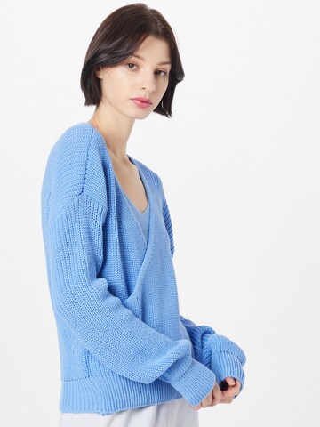 Femme Luxe Sweater 'KAYLEE' in Blue: front