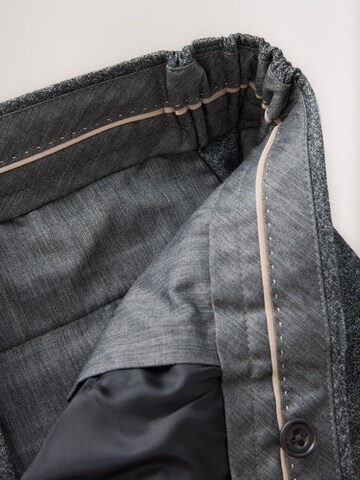 regular Pantaloni con piega frontale di Next in grigio