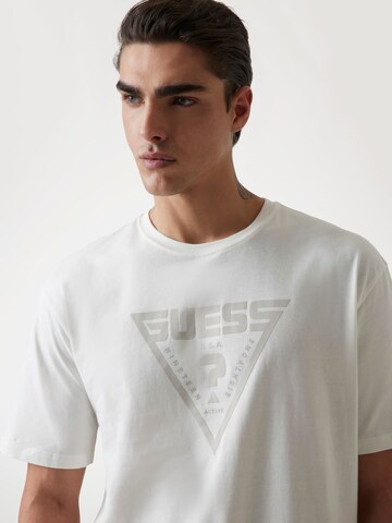 GUESS T-Shirt in Beige