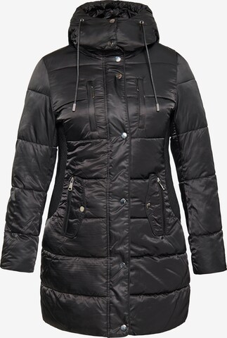 faina Winter Coat in Black: front