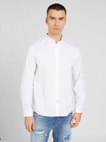 Coupe slim Chemise TOM TAILOR en blanc : devant