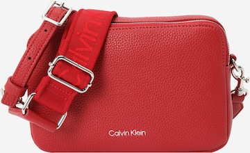 Calvin Klein Axelremsväska i röd: framsida