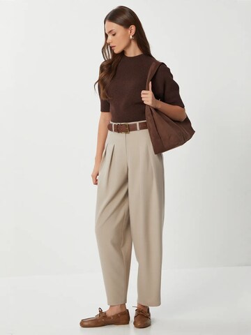 Happiness İstanbul Barrel Pleat-front trousers in Beige