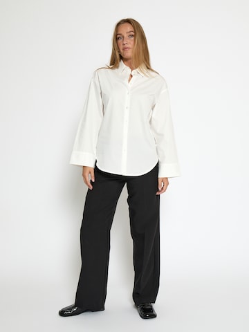 T-shirt 'Vilma' Peppercorn en blanc