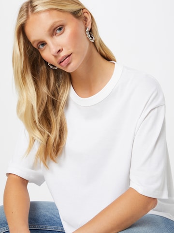 T-shirt 'Areta' DRYKORN en blanc