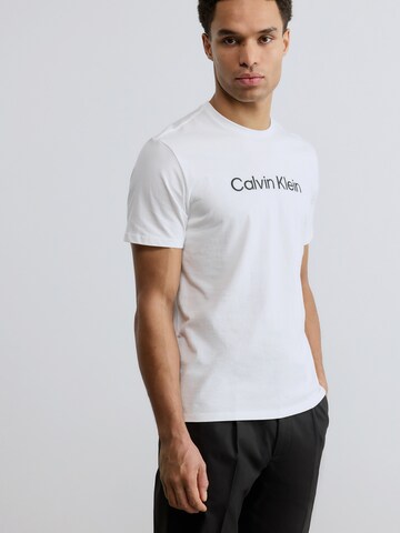 Calvin Klein Μπλουζάκι σε λευκό: μπροστά