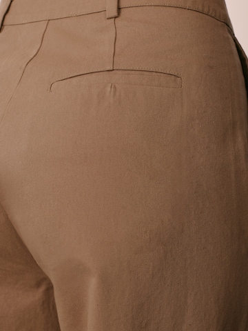 ABOUT YOU x Marie von Behrens - Loosefit Pantalón en beige