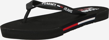 Tongs Tommy Jeans en noir : devant