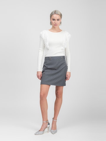 Influencer Sweter w kolorze biały