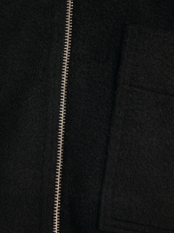 Bershka Jacke in Schwarz