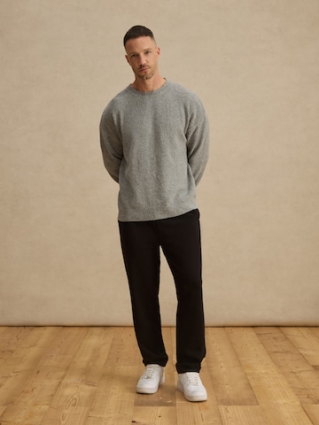 DAN FOX APPAREL Свитер 'Jeremy' в Серый