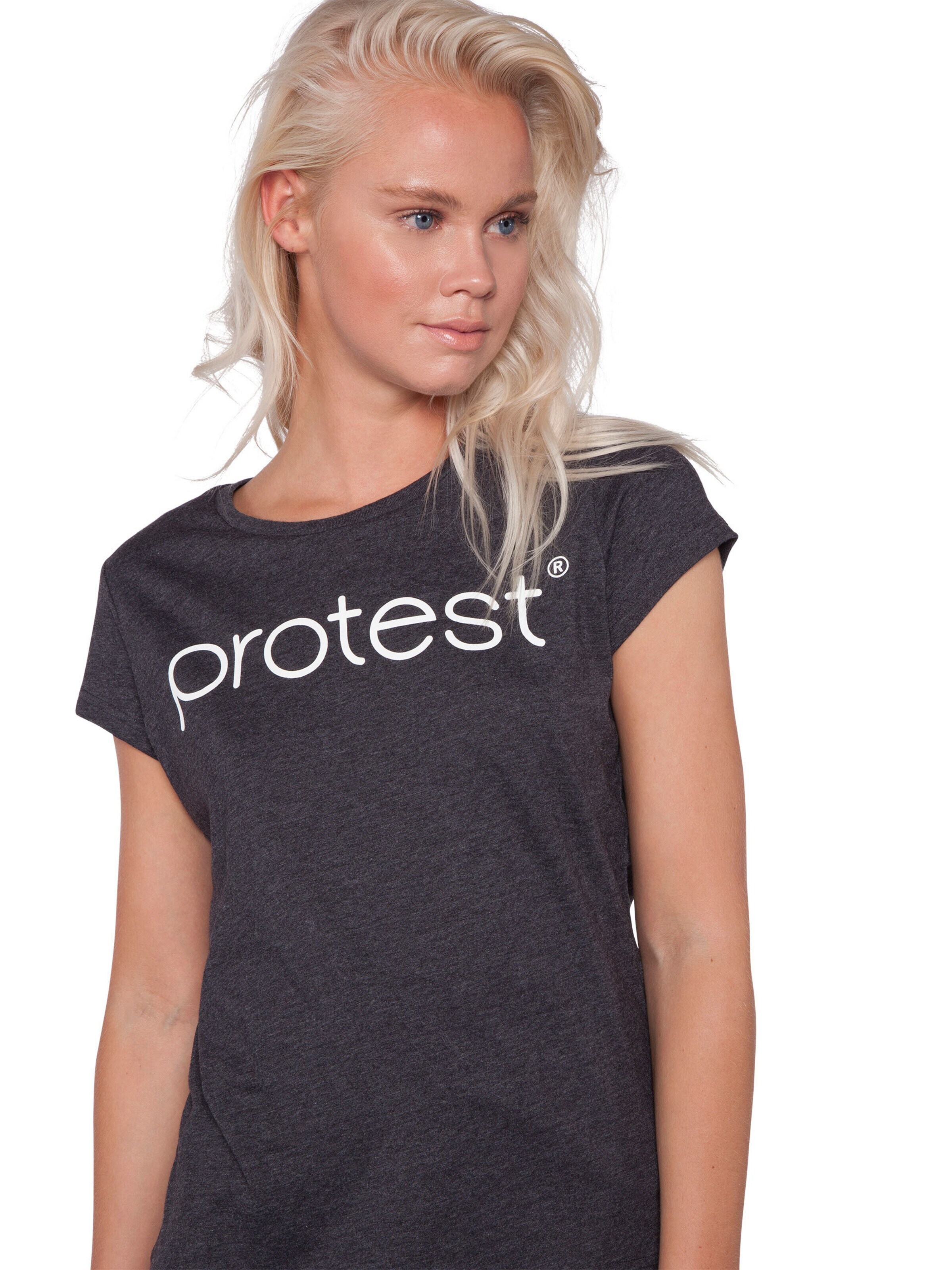 PROTEST Shirt 'CLASSIC LOGO T-SHIRT' in Zwart