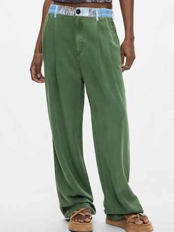 Desigual Loose fit Trousers in Green: front