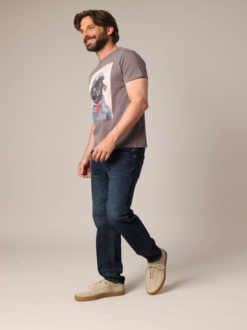 T-Shirt 'PEPERE' Deeluxe en marron