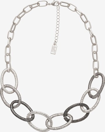 Leslii Necklace in Silver: front