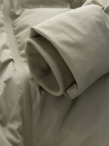 Next Зимняя куртка в Серый