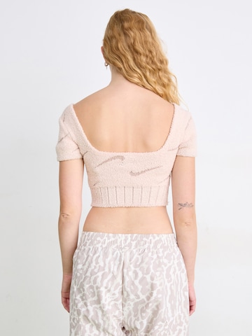 Nike Sportswear Sweter 'Phoenix' w kolorze różowy