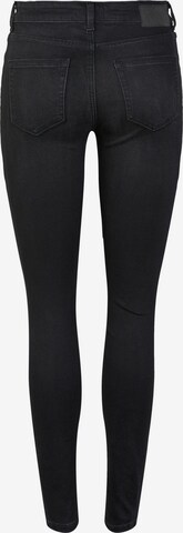 PIECES - Slimfit Vaquero 'Delly' en negro