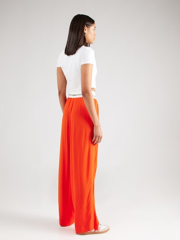 Wide leg Pantaloni con pieghe 'Jacky' di BOGNER in rosso