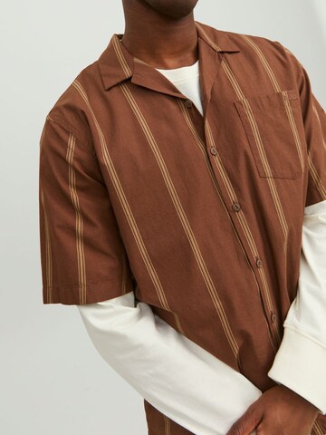 R.D.D. ROYAL DENIM DIVISION Regular fit Button Up Shirt in Brown