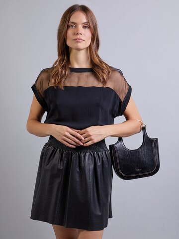 The Bridge Shoulder Bag in Black