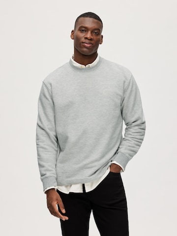 SELECTED HOMME Sweatshirt 'Dimmy' i grå: framsida