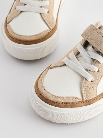 Baskets Next en blanc