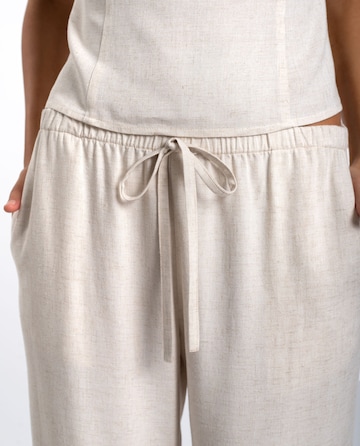 THE-ARE Loose fit Trousers in White