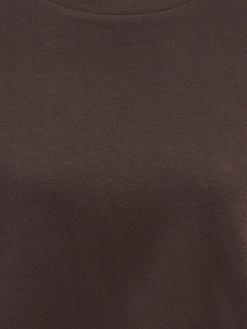 ONLY Carmakoma - Sudadera en marrón