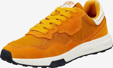 Sneaker bassa di GANT in oro: frontale