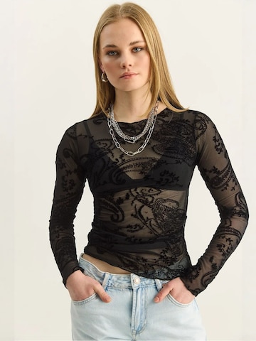 Bianco Lucci - Blusa em preto: frente