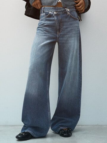 Bershka Wide leg Jeans in Blue: front