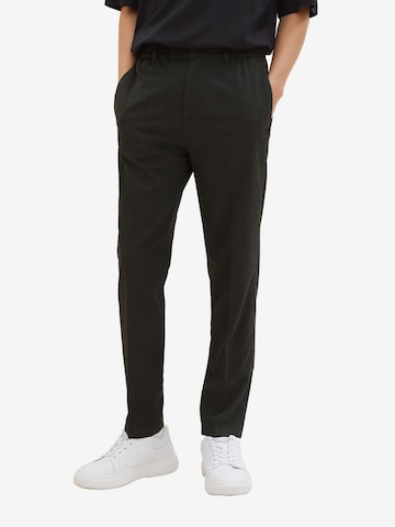 TOM TAILOR DENIM - regular Pantalón de pinzas en negro: frente