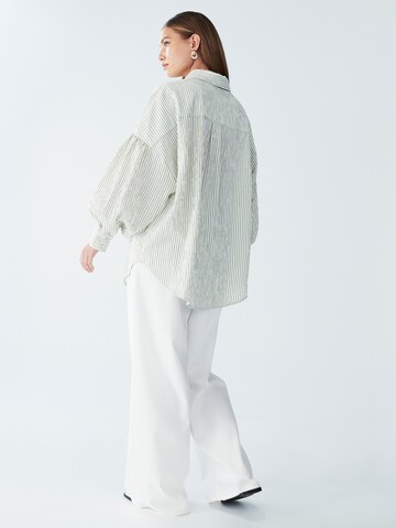 St MRLO Blouse 'ELLIE' in Beige: back