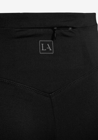 Skinny Pantaloni sportivi di LASCANA ACTIVE in nero