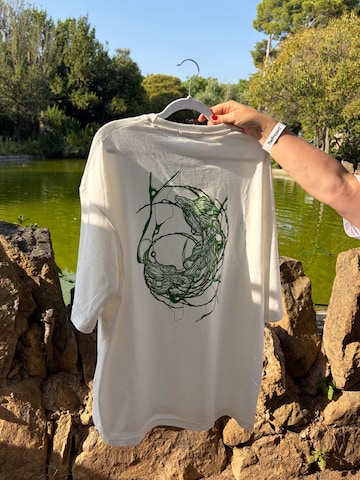 Perfect&Basic - Camiseta 'Koi Back Flock' en blanco