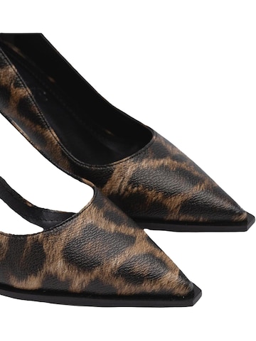 Décolleté sling 'Shelby' di Limoya in marrone