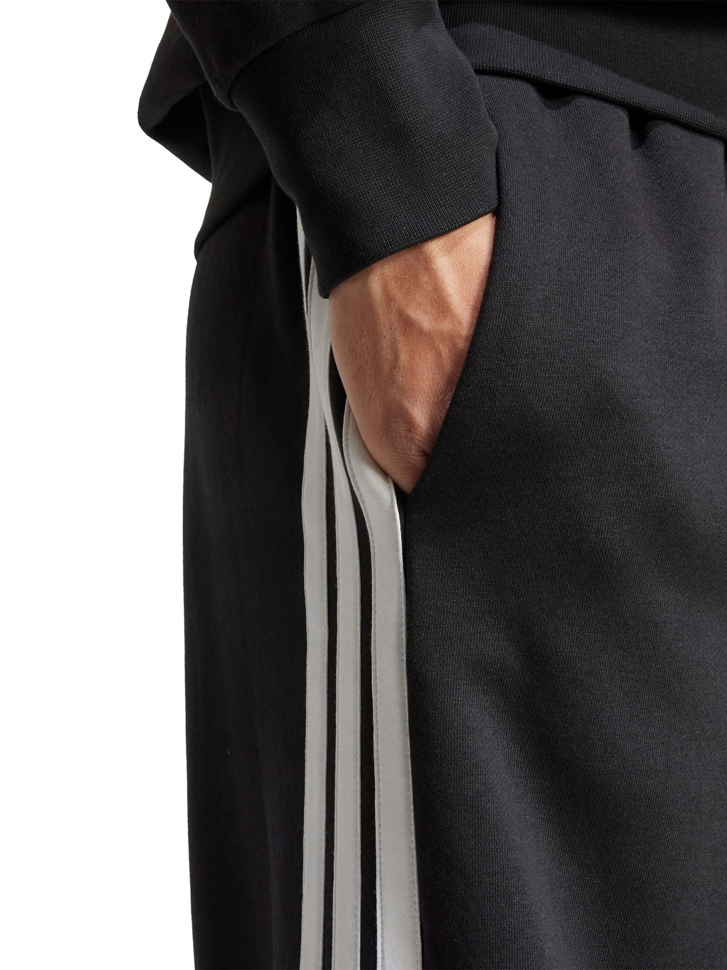 ADIDAS SPORTSWEAR Loosefit Παντελόνι φόρμας σε μαύρο