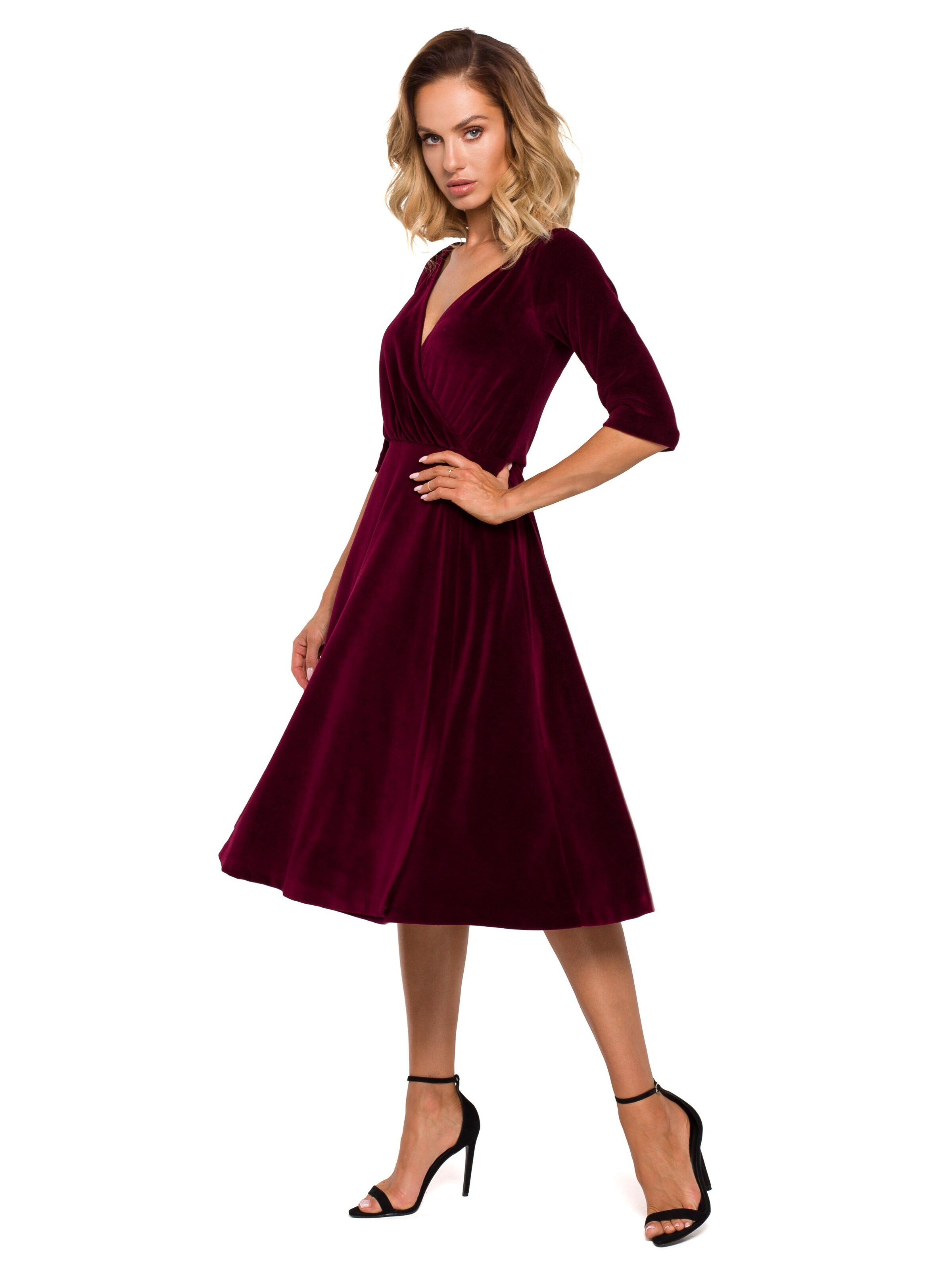 Rochie de la made of emotion pe roșu